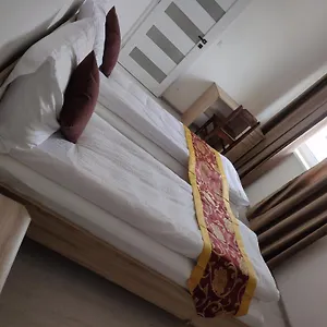 Sun-house Pension&restaurant -parkingfree- Praag