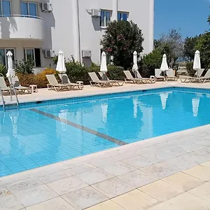 μανταλένα Ξενοδοχείο με διαμερίσματα Πρωταράς
