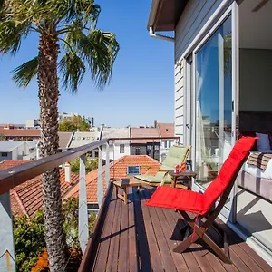 The One 8 In Point - Solar Power 4* Kaapstad